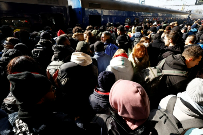 Six days after Russian Invasion of Ukraine, many people are still struggling to flee Ukraine for beighbouring countries (Aljazeera)