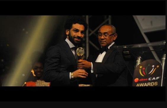 Mohammed Salah (right) receiving the CAF African Player of the Year from Ahmad Ahmad