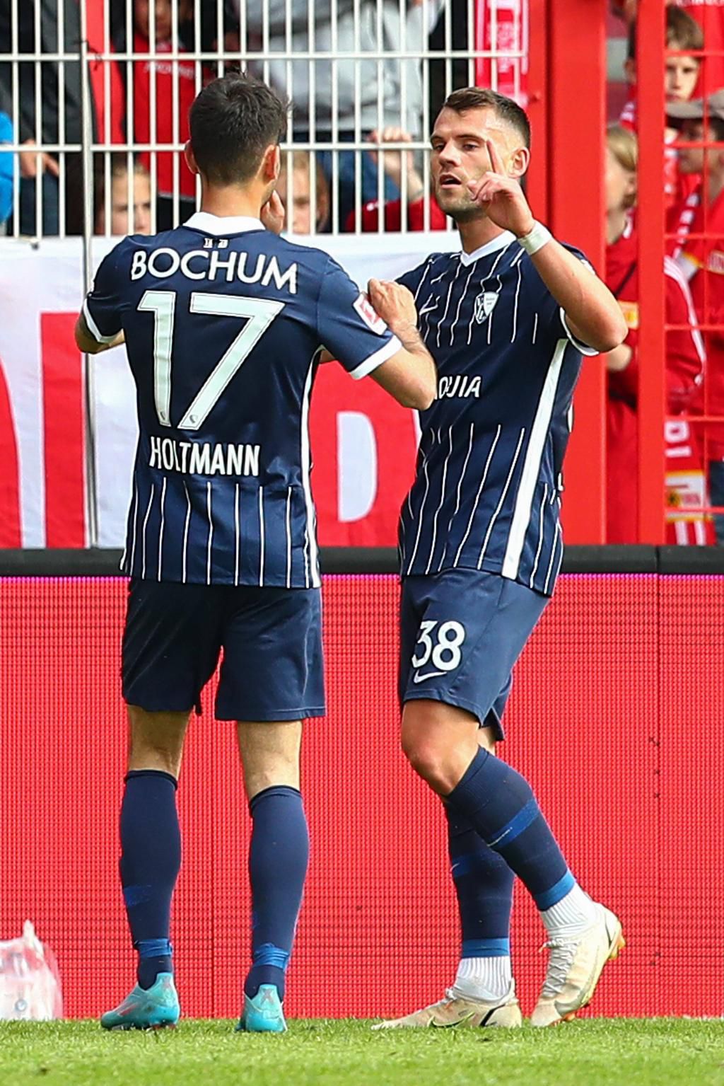 Loewen (R) celebrates with equaliser Gerrit Holtmann