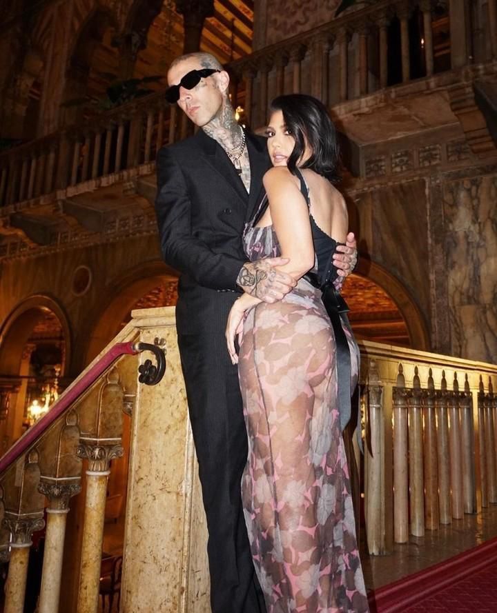 Kourtney Kardashian and her partner Travis Baker [Instagram/Loverly]