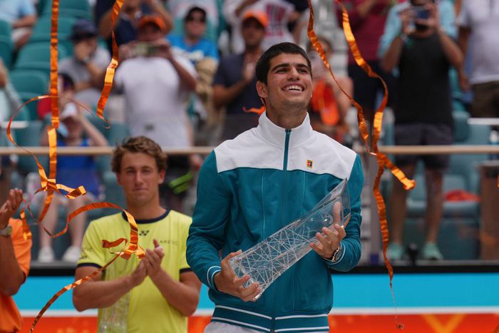 Carlos Alcaraz with his Miami Open trophy