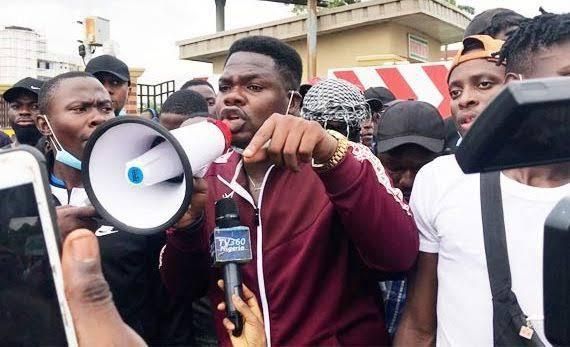 Mr Macaroni and protesting youths in Lagos (Newsguru)