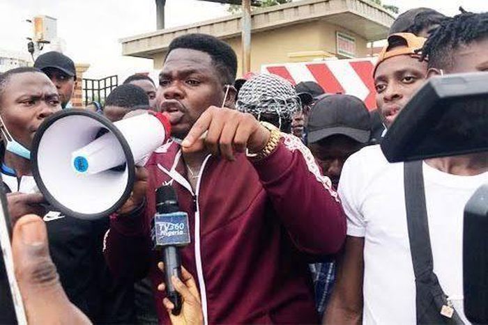 Mr Macaroni and protesting youths in Lagos (Newsguru)