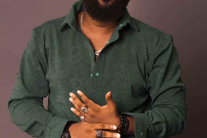 VJ Adams unveiled as host as main show begins