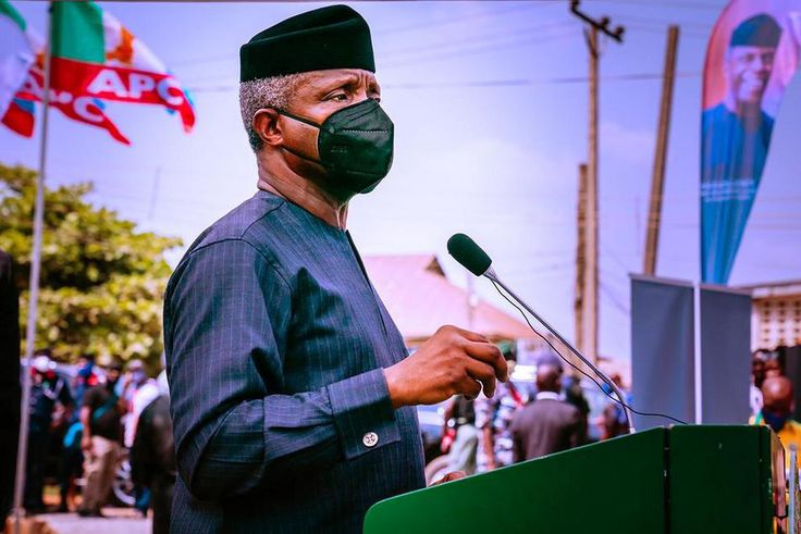 Vice President, Yemi Osinbajo travels to Ikenne for APC membership revalidation. [Presidency]