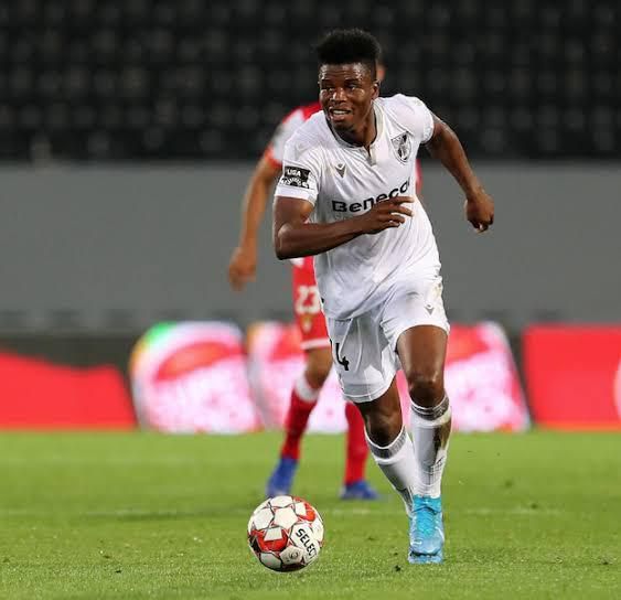 Mikel Agu (Twitter/Vitoria SC)