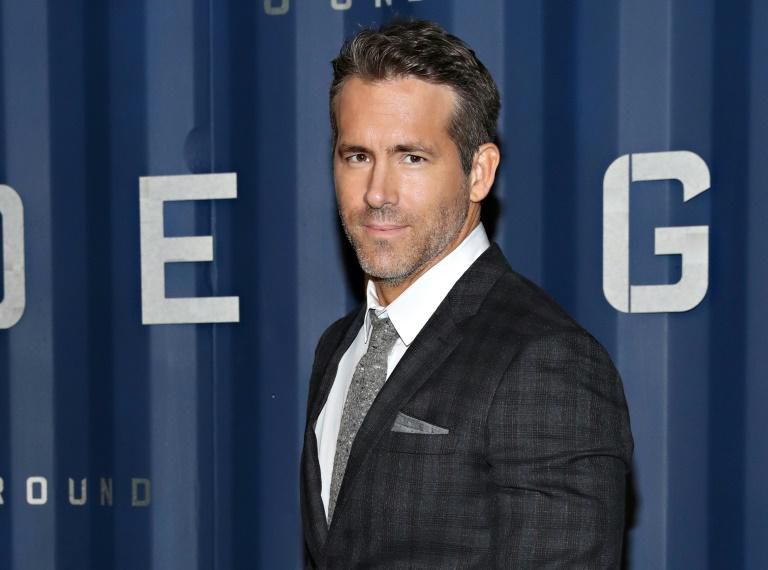 Hollywood star Ryan Reynolds will contribute to a £250,000 bonus pot should Wrexham achieve promotion