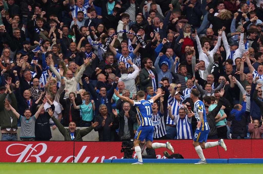 Leonardo Trossard scored the fourth goal of the evening against Man United on Saturday