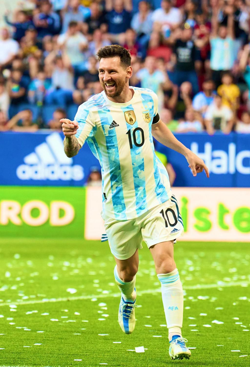 Reactions as Messi scored 5 goals for Argentina against Estonia