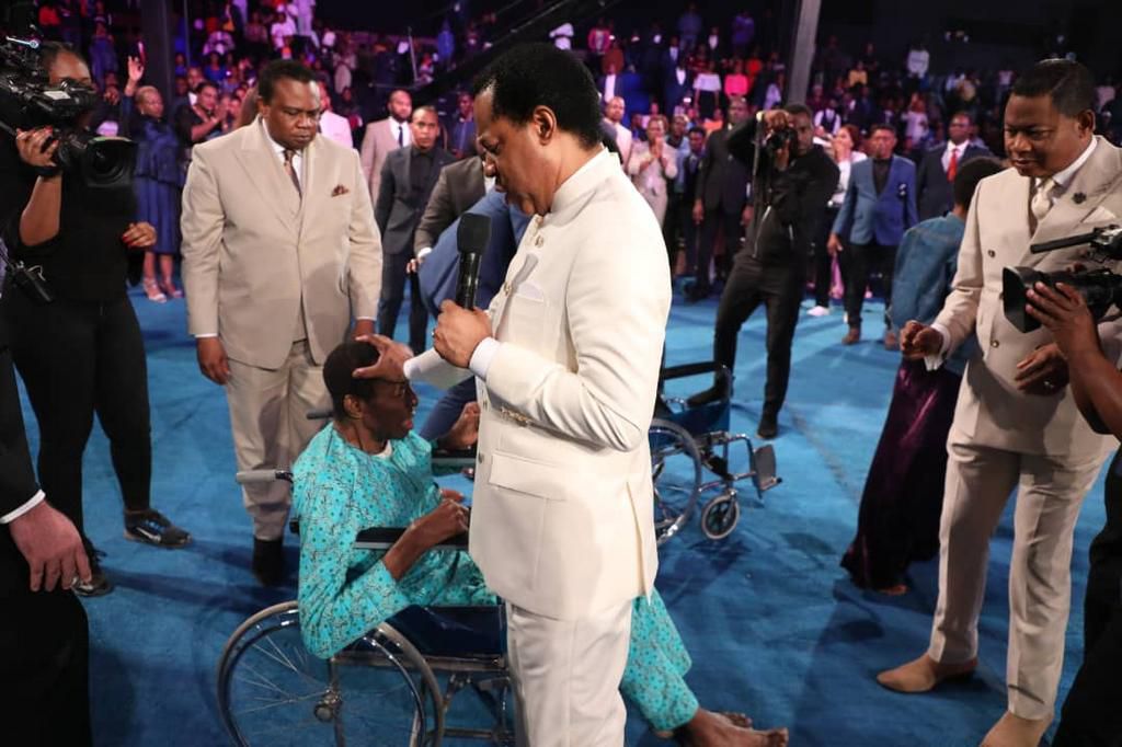Grand finale: Pastor Chris prays for families on #HealingStreamLive Healing Services