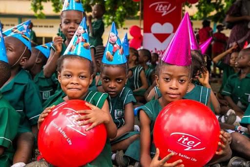 Children’s Day 2022: itel donates libraries, school books, and other educational items to students in Lagos.