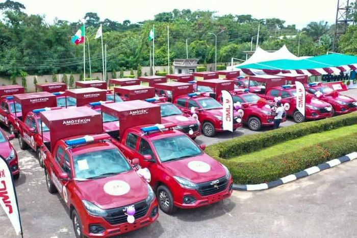 Governor Oluwarotimi Akeredolu buys patrol vehicles for security agencies in Ondo State. [Twitter:Oluwarotimi Akeredolu]