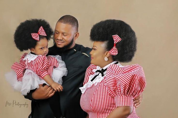 Ronke Odusanya, her baby daddy, Olanrewaju Saheed and their daughter [Instagram/RonkeOdusanya]