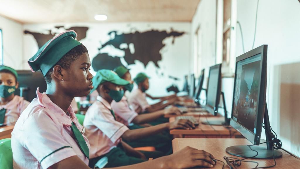 Forex broker OctaFX and the ‘Duke of Spades’ foundation push IT literacy forward