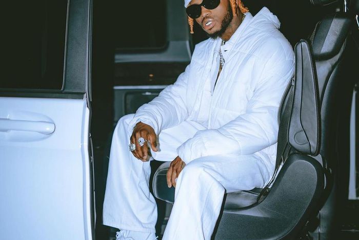 Diamond buys own Helicopter after making millions in Nairobi [Screenshot]