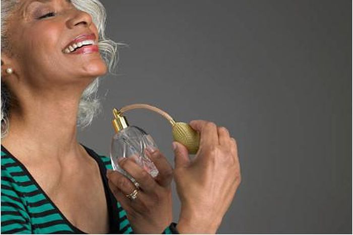 Ladies and gentlemen: how to wear perfume the right way this August