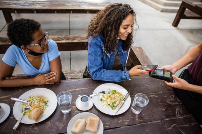 How some employees act during lunchtime [istockphoto]