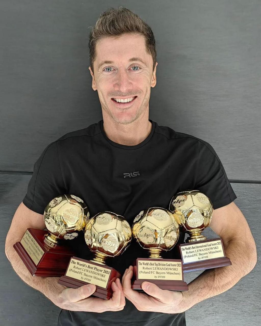 Messi backs Real Madrid rival Benzema to win Ballon d'Or