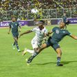 Joe Aribo contests the ball with Gideon Mensah (IMAGO/Tobi Adepoju/Shengolpixs)