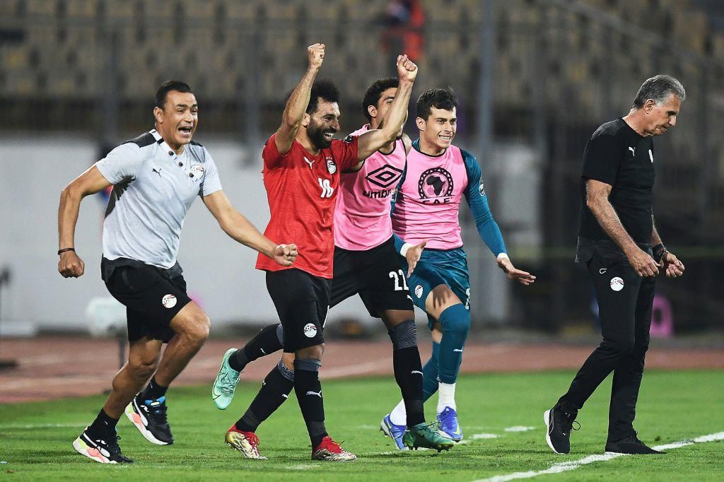Mohamed Salah (C) celebrates after Egypt's victory against Morocco