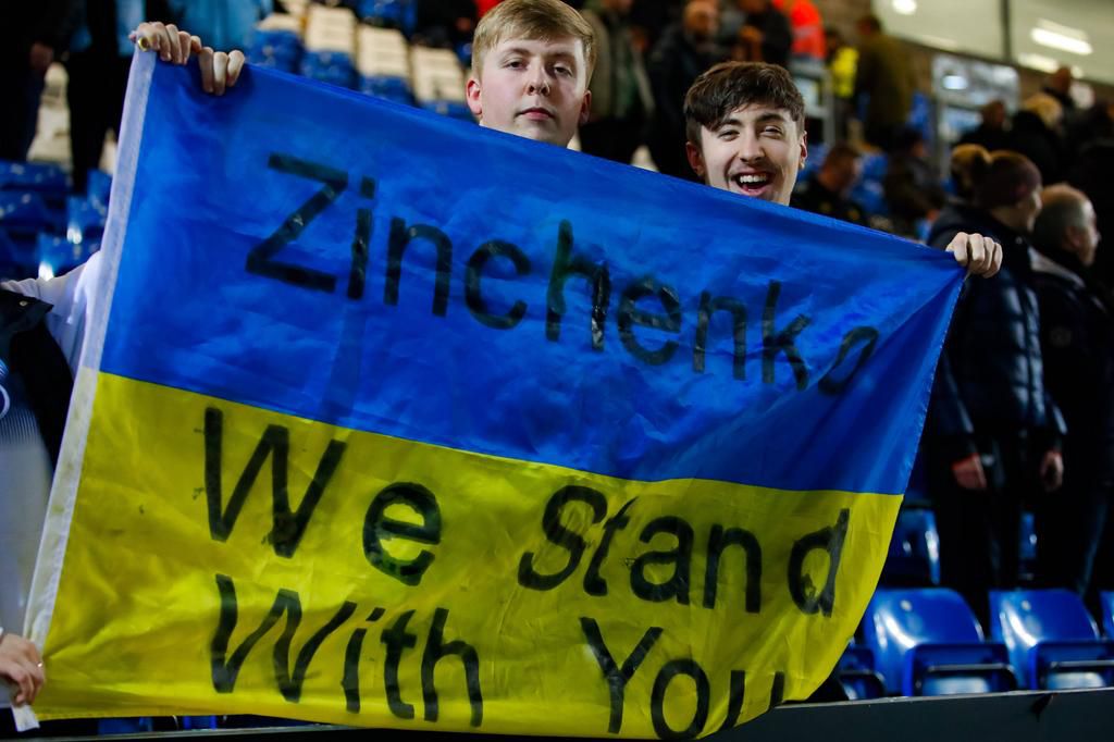 Fans show solidarity with Zinchenko and Ukraine in this testing time