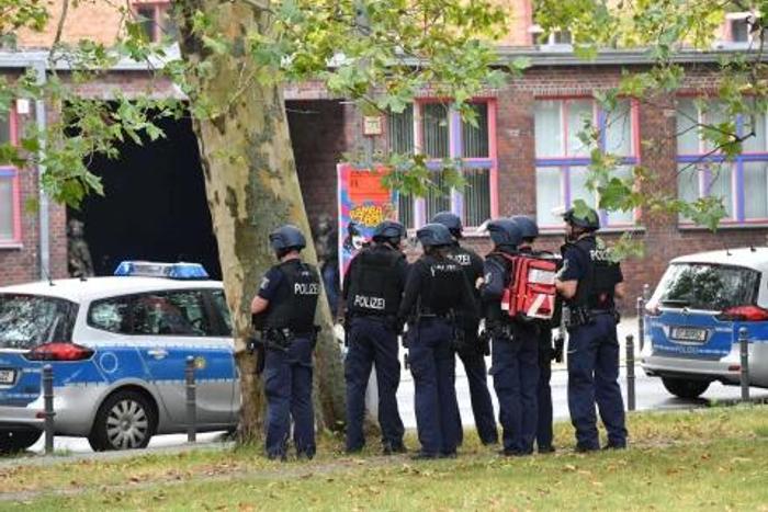 German school set ablaze (MetroUK)