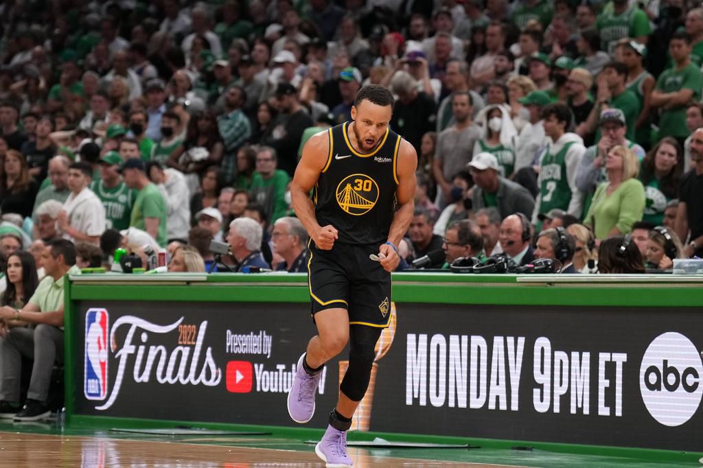 Steph Curry drops 43 points as Golden State Warriors beat the Boston Celtics in Game 4 to tie series