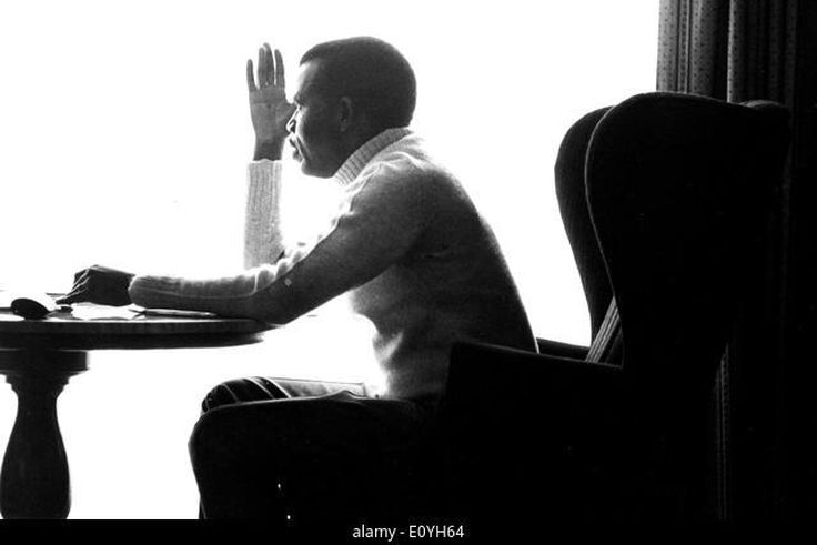 A young Chinua Achebe (Alamy)