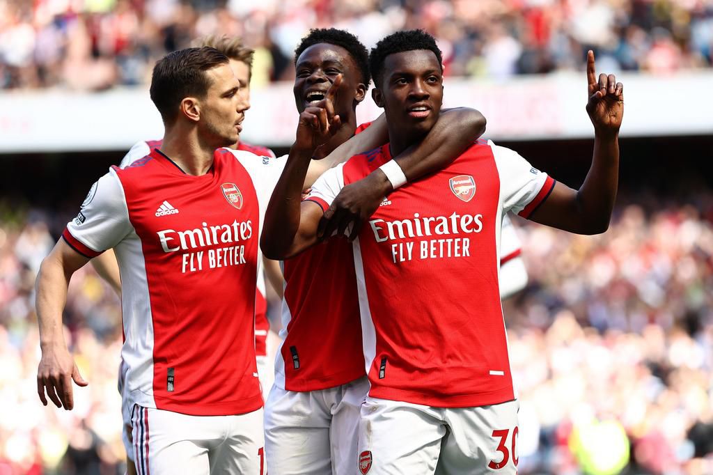 Arsenal fans blame Cedric as Nketiah scores 2 goals in 2-1 win against Leeds United