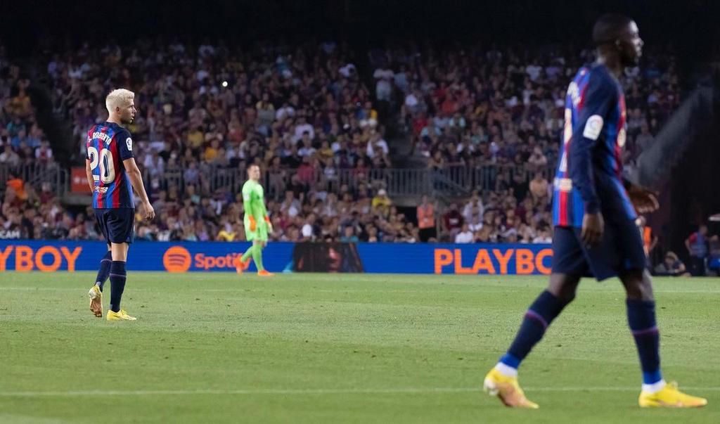 Fireboy praises Barcelona for promoting playboy album