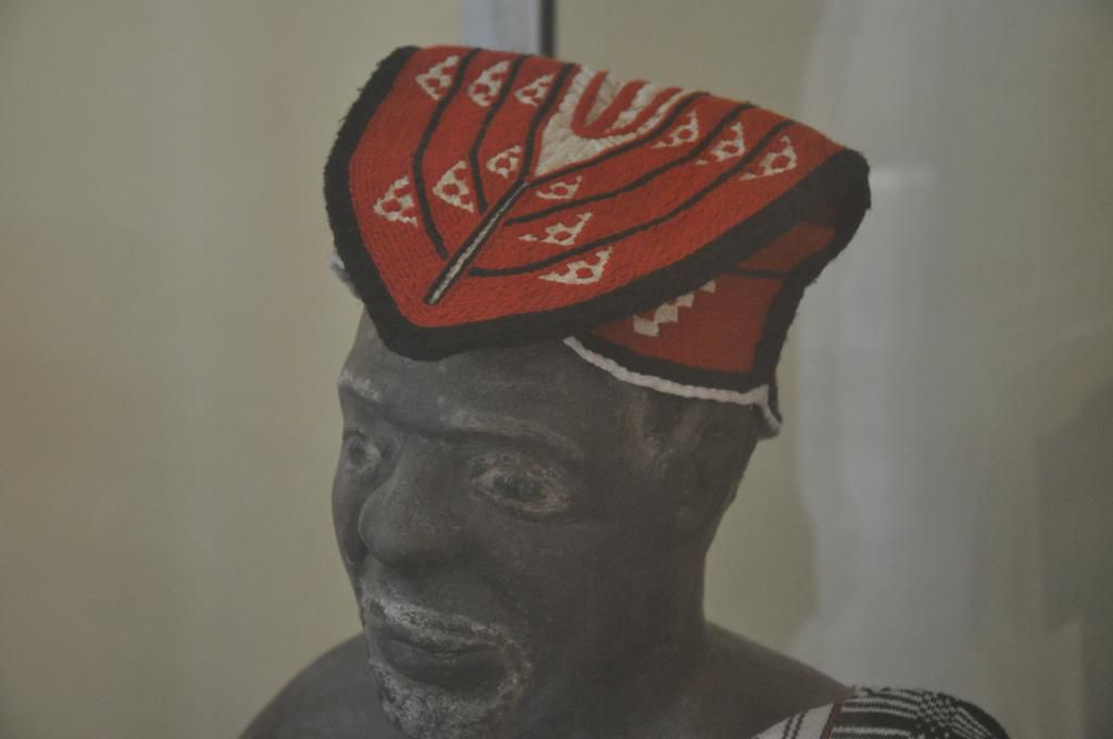 Glaniclo is worn by the people of  Cote D'Ivoire [Wikipedia]