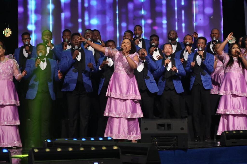 Grand finale: Pastor Chris prays for families on #HealingStreamLive Healing Services