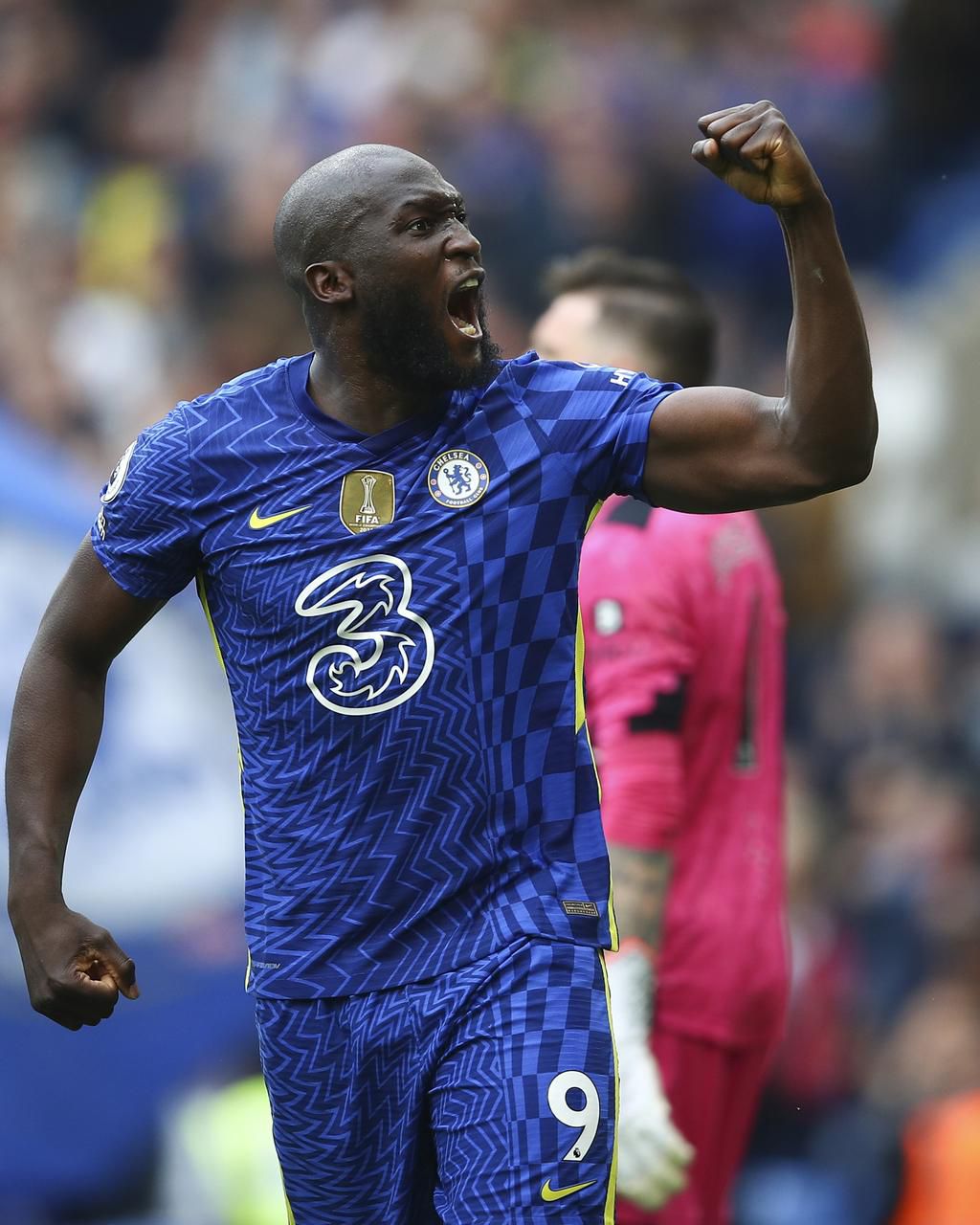 Romelu Lukaku scored 2 goals as Chelsea beat Wolves 2-1