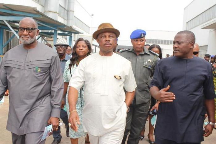 Chief Innocent Chukwuma, Chairman Innoson Vehicle Manufacturing Presenting a bowl of kolanuts to Chief Willie Obiano, Governor of Anambra State during a visit to the auto manufacturing plant in Nnewi [newsghana]