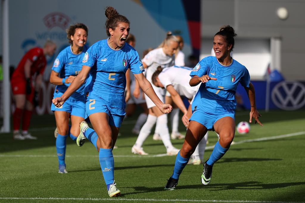 Valentina Bergamaschi celebrates what could turn out to be an important goal for Italy in the WEURO2022.