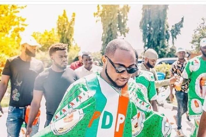 Davido in a PDP agbada. [TheWhistler]