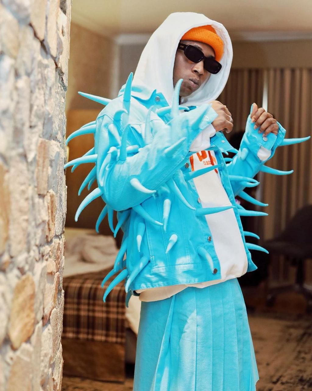 Bella wearing a skirt [Instagram/Bellashmurda]