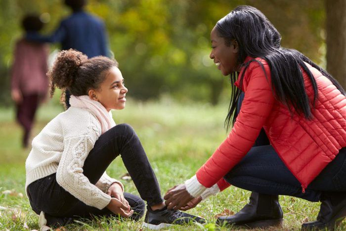 Helping others makes you happier [shutterstock]