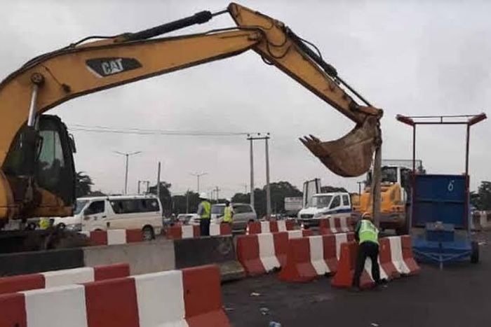 Commuters on Lagos-Ibadan expressway flee as gunmen rob