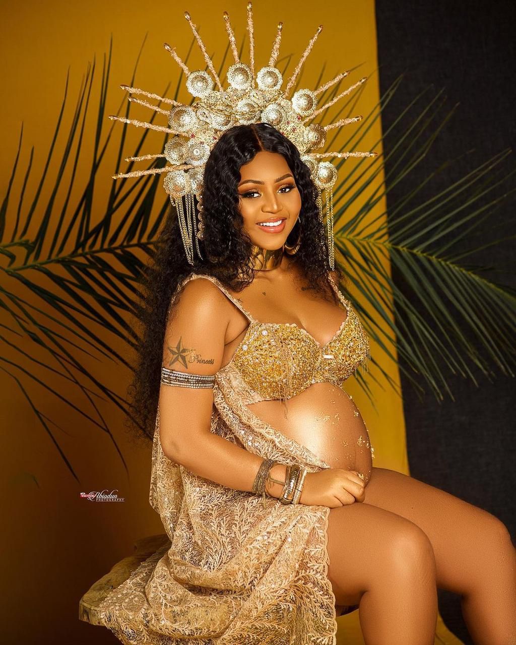 Regina looked oriental in her maternity photo [Instagram/ReginaDaniels]
