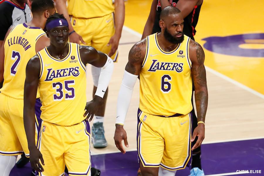 Wenyen Gabriel au coté de LeBron James (LA Lakers)