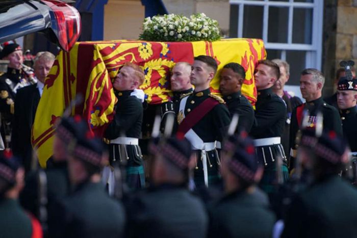 Queen Elizabeth’s coffin to be flown to London (NDTV)