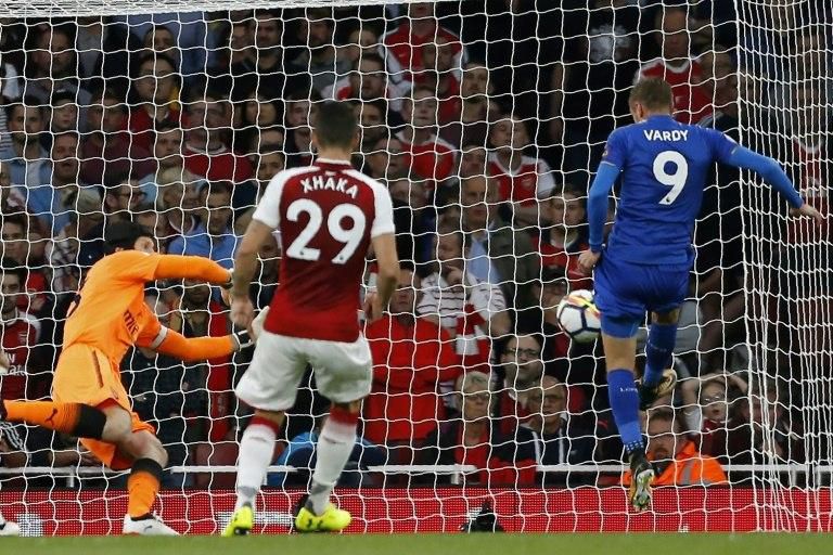 Leicester City's English striker Jamie Vardy (R) scores his side's second goal past Arsenal's Czech goalkeeper Petr Cech during the English Premier League match at the Emirates Stadium in London on August 11, 2017