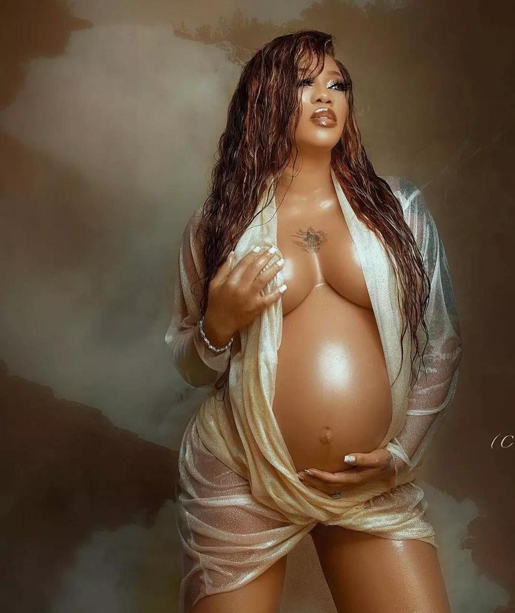 Toyin's picture was sultry but creative [Instagram/Tiannah]