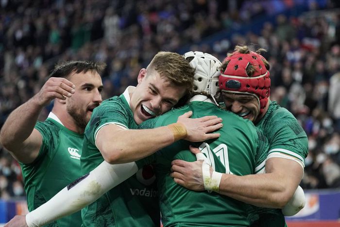 Irish rugby player Mackenzie Hansen scored a great try in the Six Nations