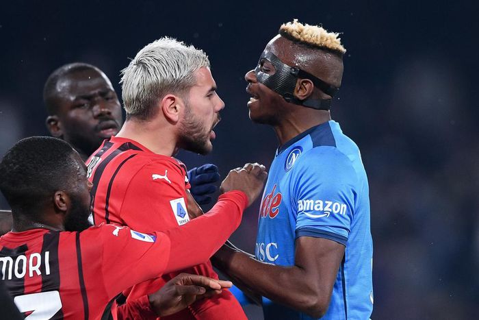 Q frustrated Victor Osimhen confront Milan players.