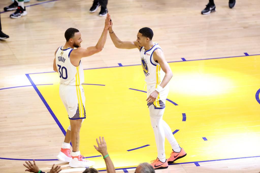 Steph Curry leads Warriors to game 2 victory