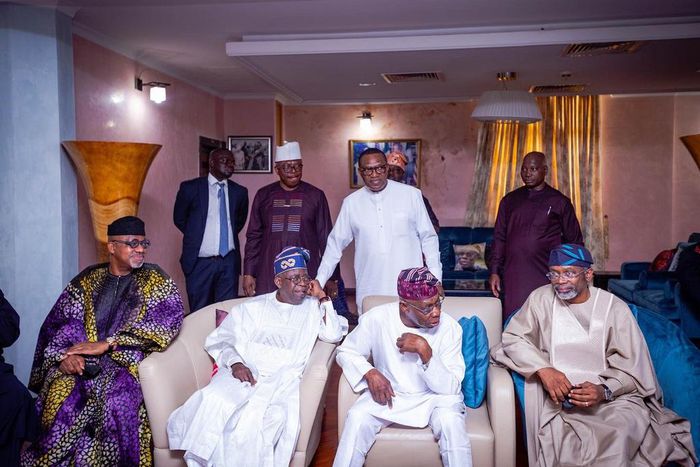APC Presidential candidate, Asiwaju Bola Tinubu, at the Abeokuta residence of the former President, Olusegun Obasanjo. [Twitter:@officialABAT]