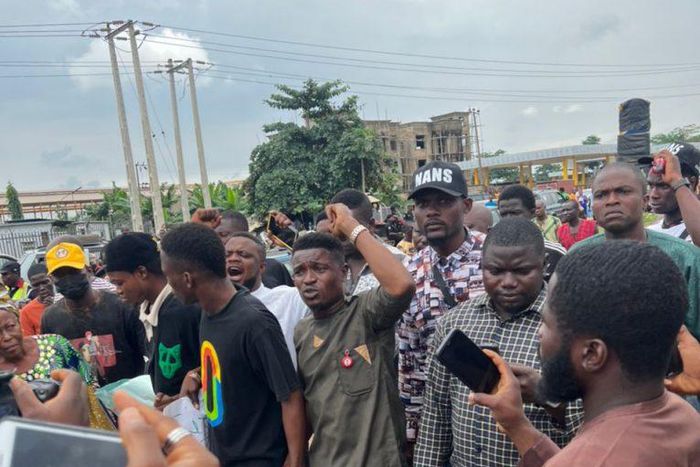 Students troop out to protest against the protracted ASUU strike. (Punch)