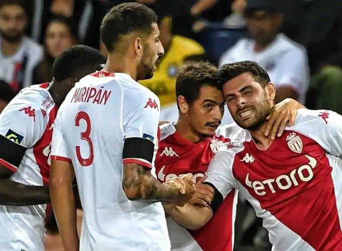 Kevin Volland scored for AS Monaco against PSG and then was forced off due to an injury in the first half